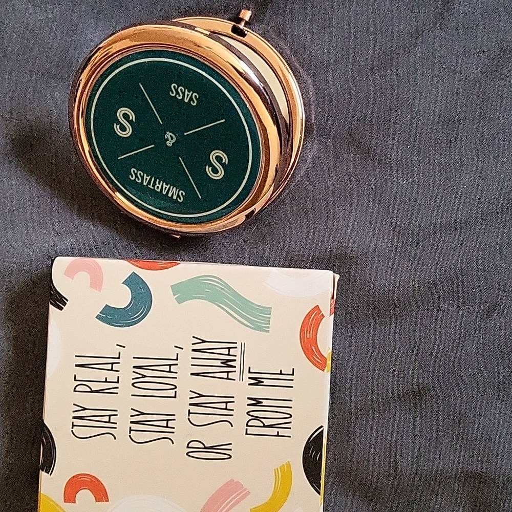 Compact mirror - Picture 2 of 3